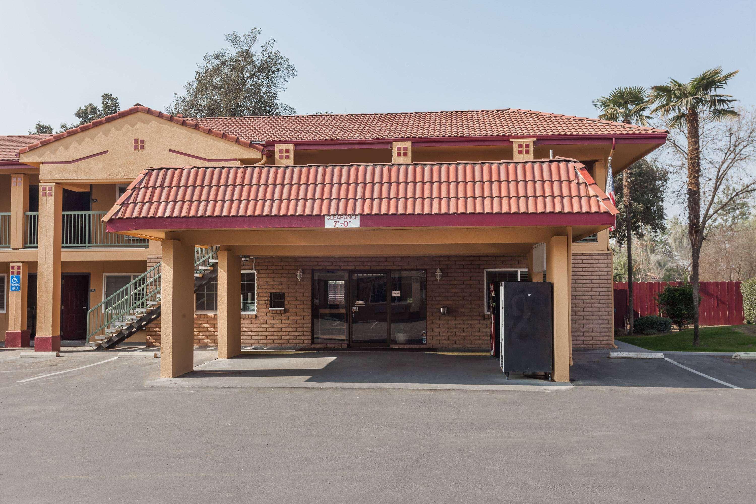 Hotel Super 8 By Wyndham Visalia Zewnętrze zdjęcie