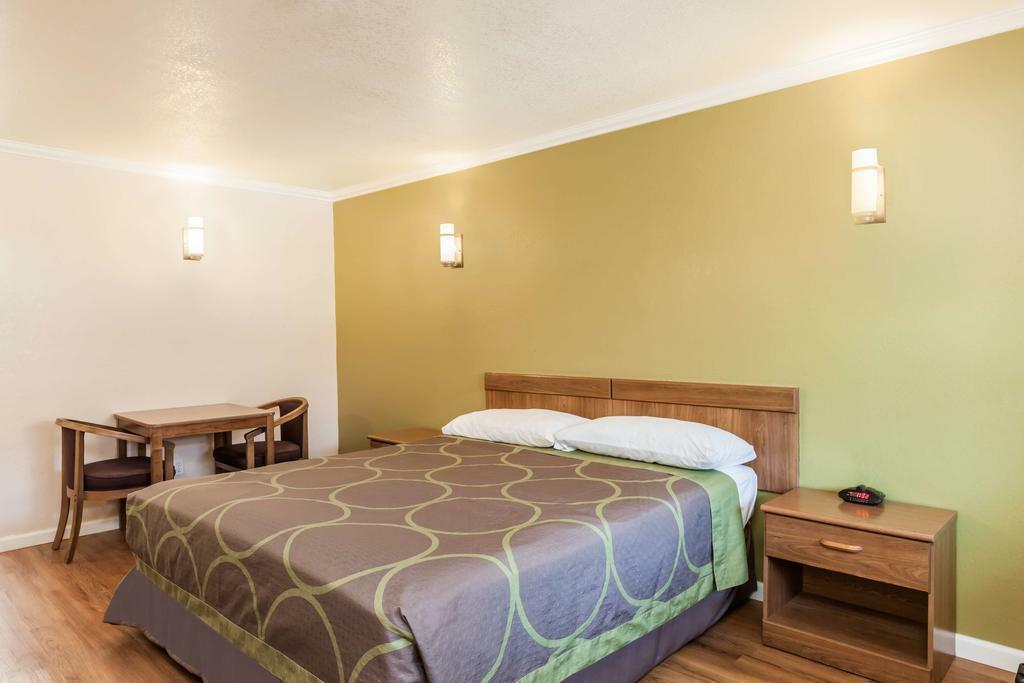 Hotel Super 8 By Wyndham Visalia Zewnętrze zdjęcie